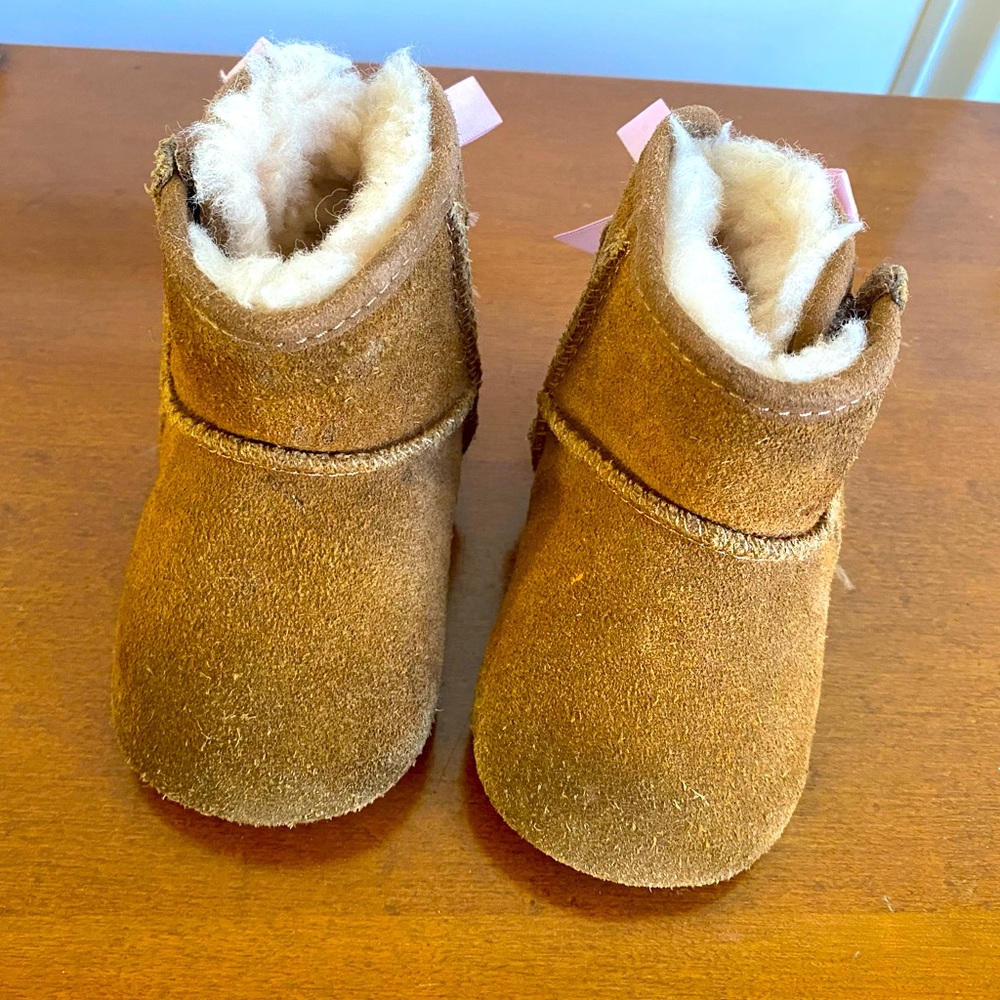 UGG Jesse Bow II Bootie S/N 10184521 Size 2/3